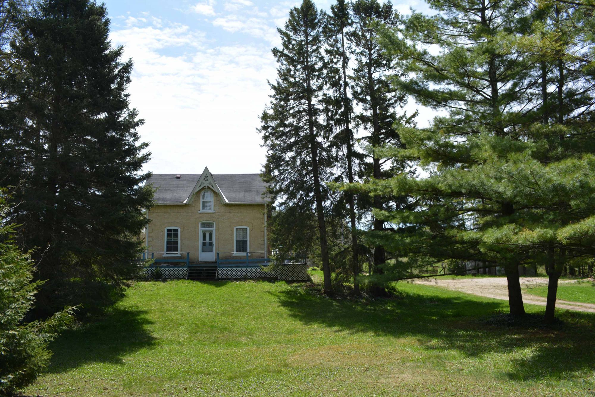 1904 Farmhouse on 13 acres