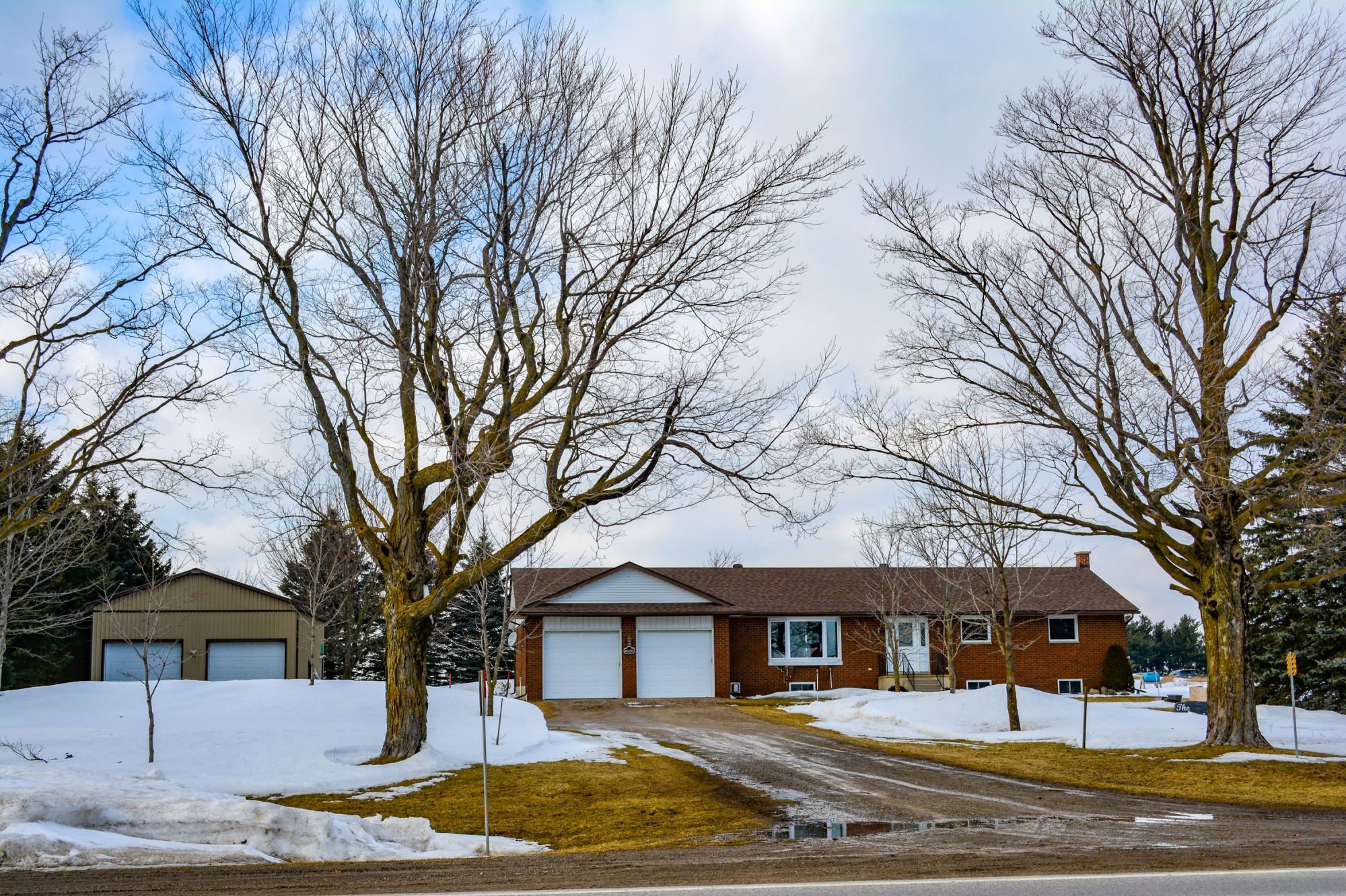 Country Bungalow on 1 Acre