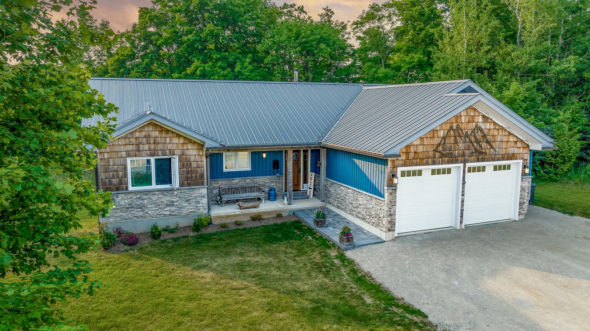 Stunning Bungalow on 1 acre