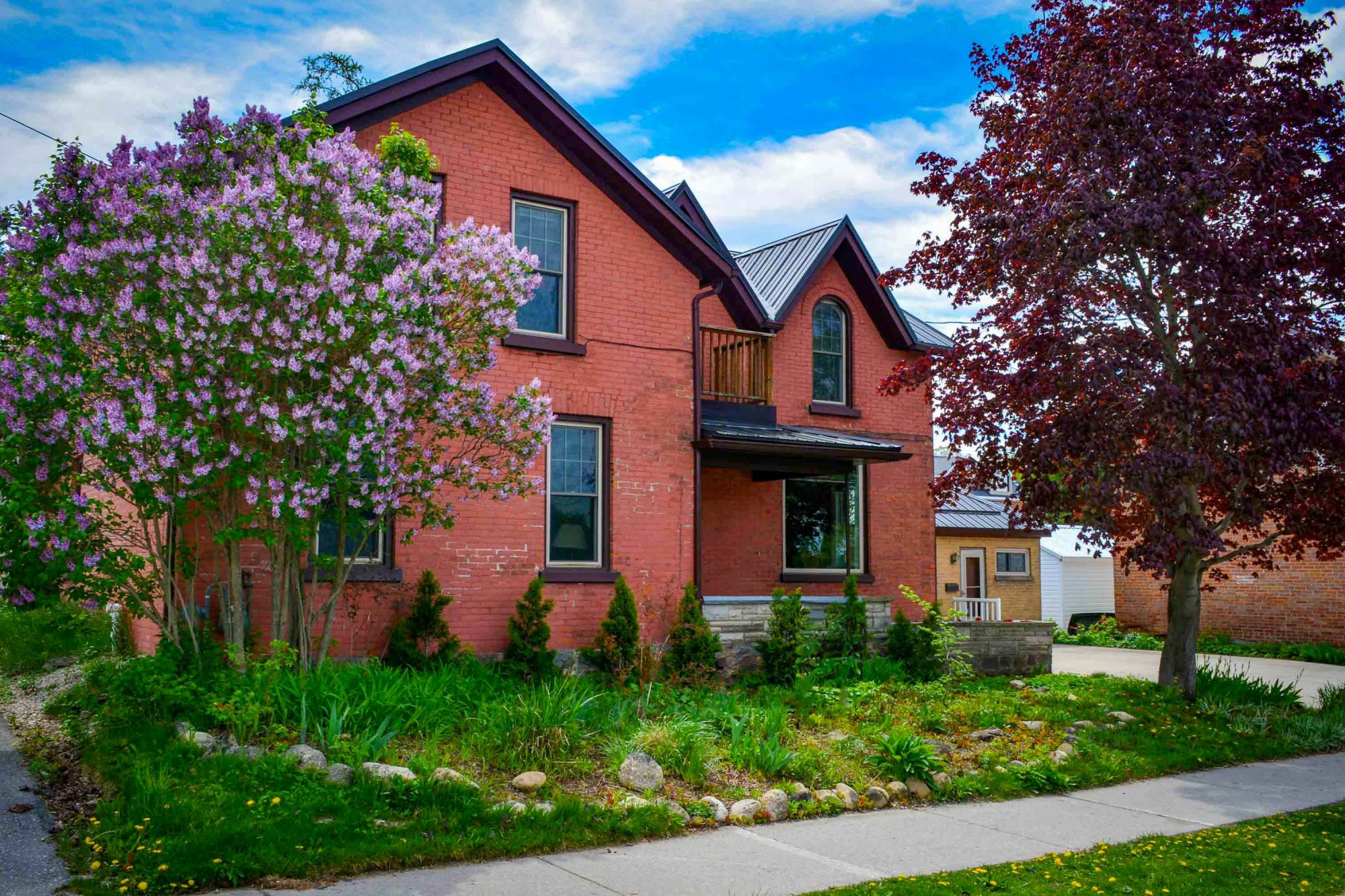 27-29 Main St E