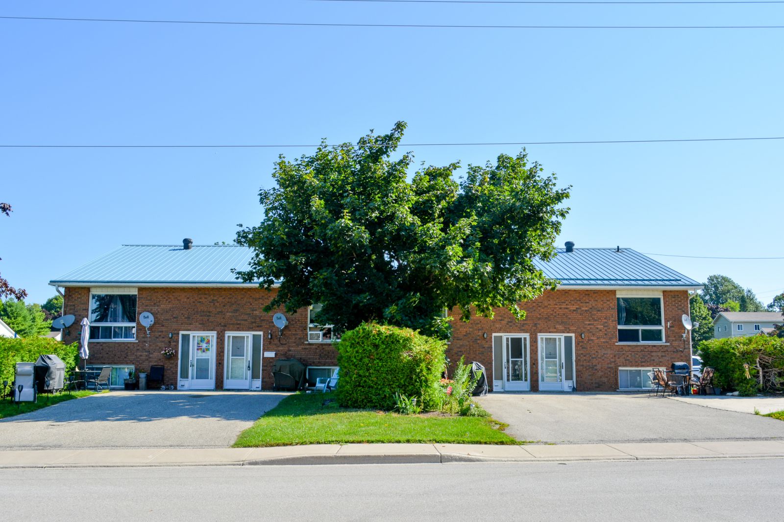 Well Maintained 8 Unit Multi-Plex in Markdale
